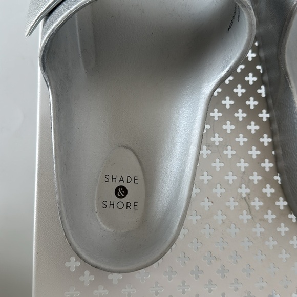 Shade & Shore Silver Slides Sandals Size 11 Flip Flop Summer Beach - Picture 7 of 8